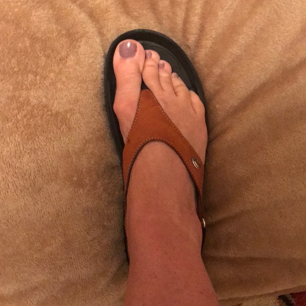 Areosoft comfort thong sandals. Size 9.